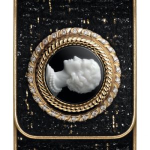 Chanel Mademoiselle Privé Bouton Camée