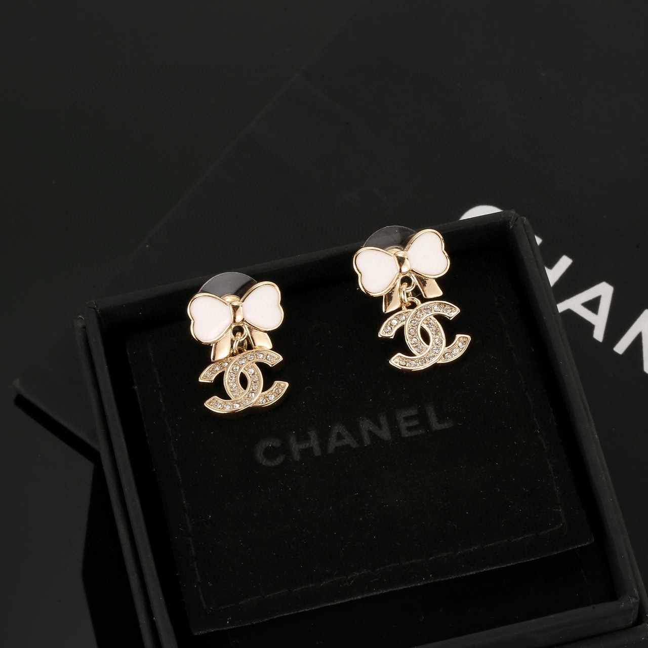 Colestore Chanel crystal drop earrings