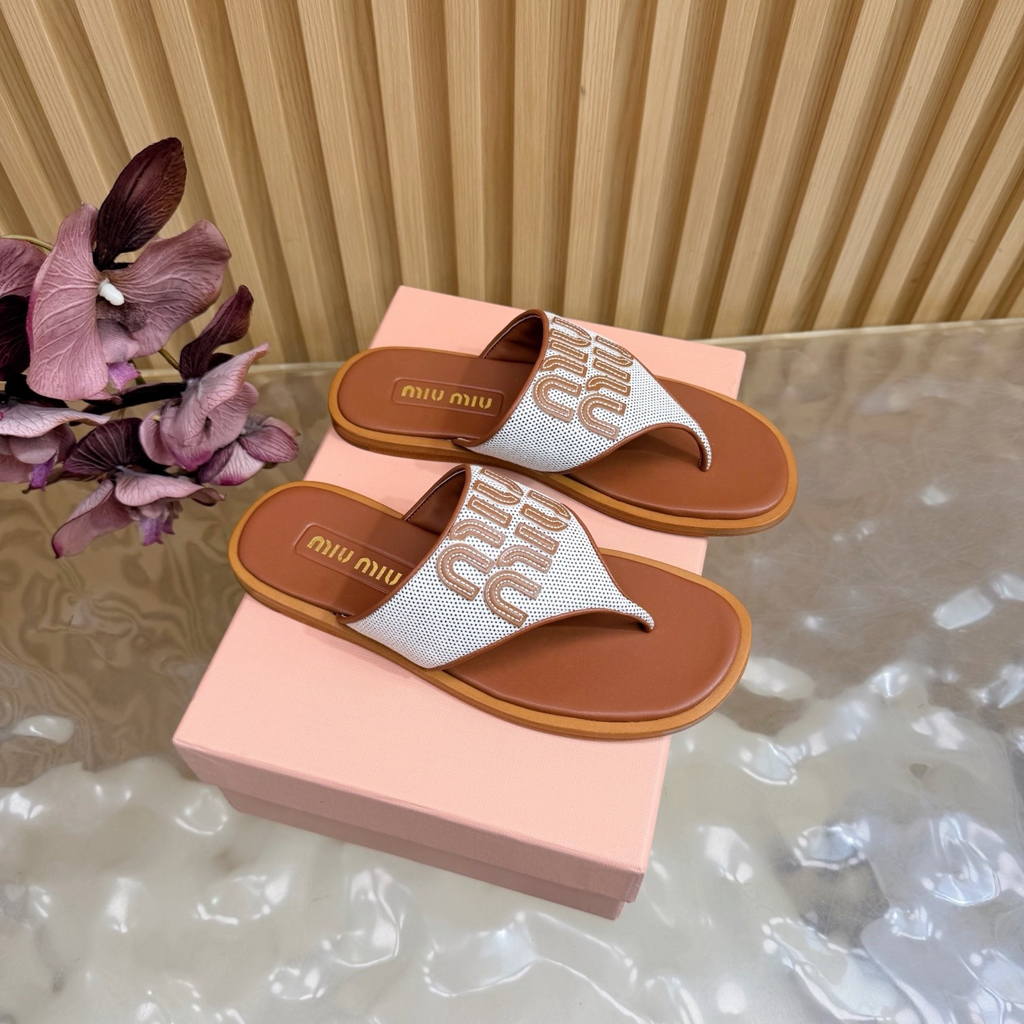 Colestore Miu Miu Canvas and leather thong sandals Beige/Brandy