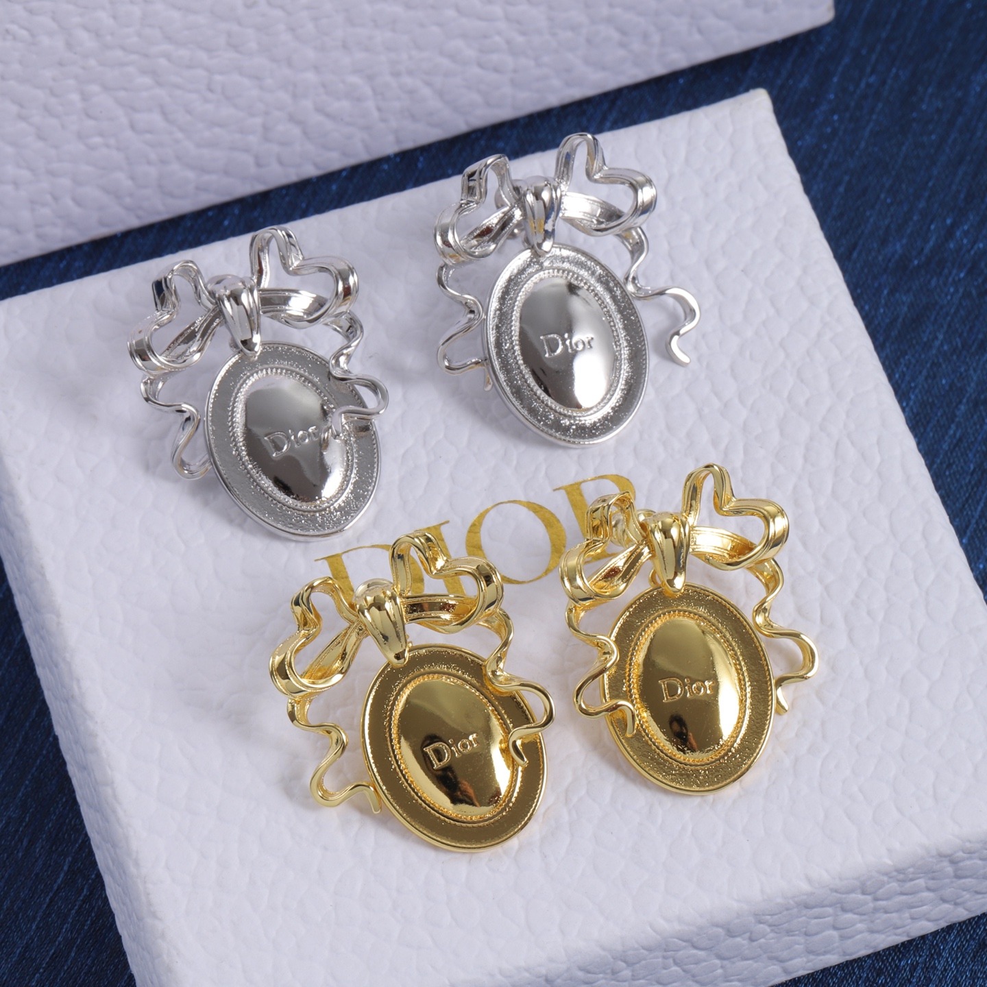Colestore Dior Médaillon Earrings