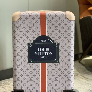 Colestore Louis Vuitton Horizon 55 Other Monogram Canvas Saffron 38 x 55 x 21 cm