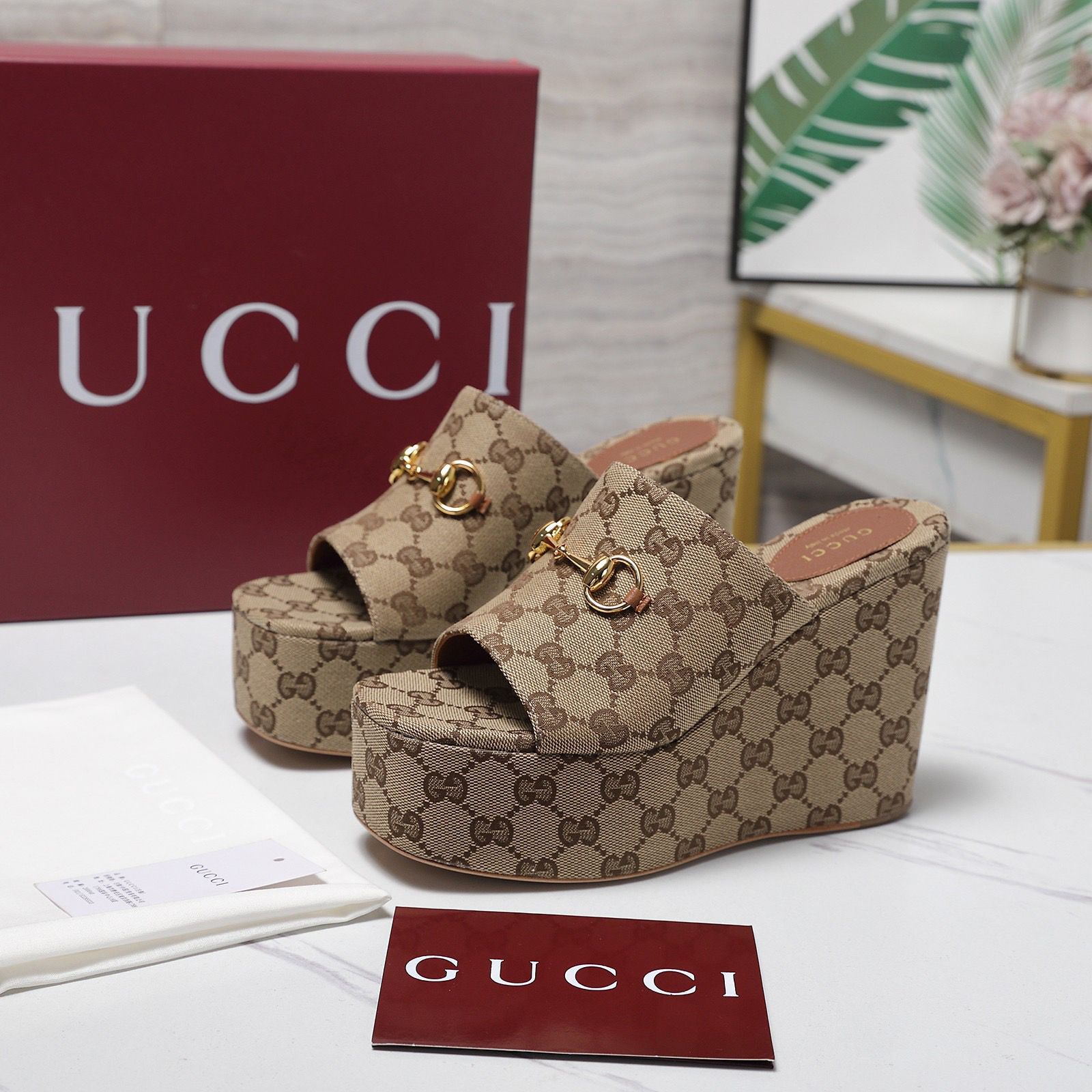 Colestore  Gucci Women's wedge sandal with Horsebit in beige and dark brown GG canvas