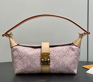 Colestore Louis Vuitton Pochette Mia Monogram Emblème Rose Ruban 22 x 14.5 x 8cm