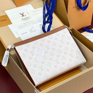 Colestore Louis Vuitton Pochette Voyage Souple Monogram Heritage Canvas 27.0 x 21.0 x 3.0 cm