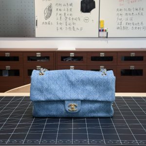 Colestore Chanel Maxi Flap bag Washed Denim & Gold-Tone Metal 19.5 x 32 x 10cm