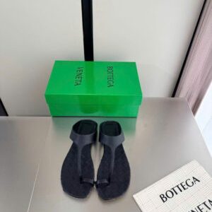 Bottega Veneta Livia Flat Thong Sandal
