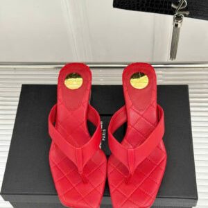 Saint Laurent Sip 45 Thong Sandals in Quilted Leather
