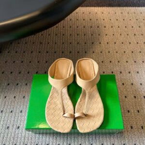 Bottega Veneta Livia Thong Sandal 4cm