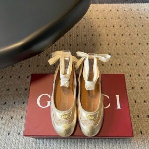 Gucci Women’s Shift Ballerina Flat in GG Canvas
