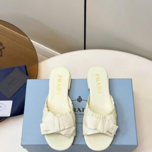 Prada Leather Bow Slippers in Pelle Con Fiocco