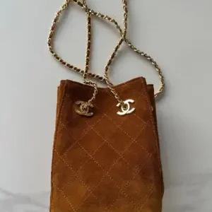 Chanel 26S Mini Bucket Ivory Quilted Calkfskin Bag 18cm