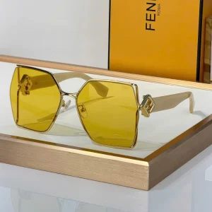 Fendi Women's Sunglasses FF40220